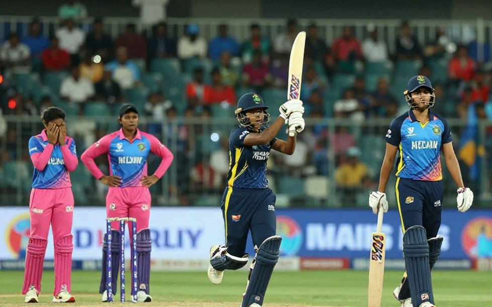 78 off 85 and an Empty Hallway: Reading One Innings from Sri Lanka's Mercantile League 78 off 85 and an Empty Hallway: Reading One Innings from Sri Lanka's Mercantile League