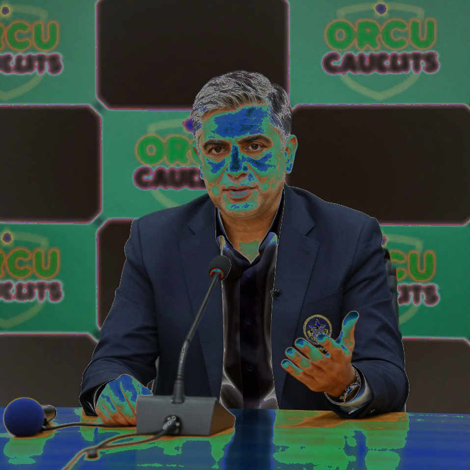 রাহুল ধোনির পাশে বসলেন, তারপর ভেঙে দিলেন যুবরাজের রেকর্ড