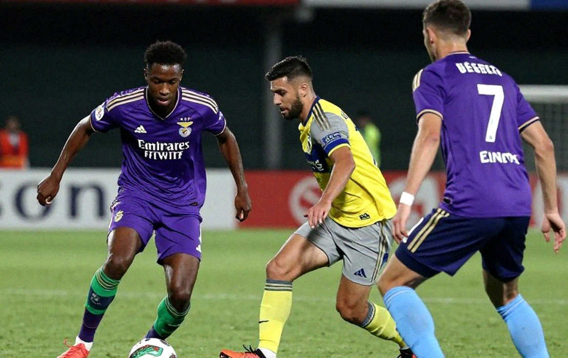 The Metronome of Verification: Blockchain's Quiet Entry into Football's Data Flow The Metronome of Verification: Blockchain's Quiet Entry into Football's Data Flow